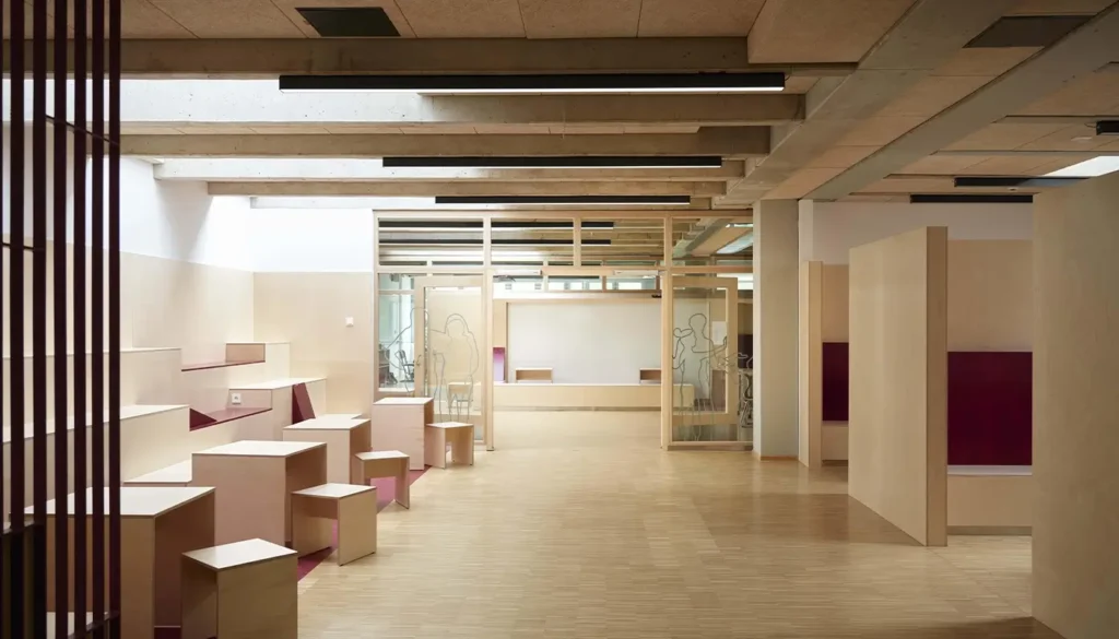 Beleuchtung eines Innenraumes einer Schule