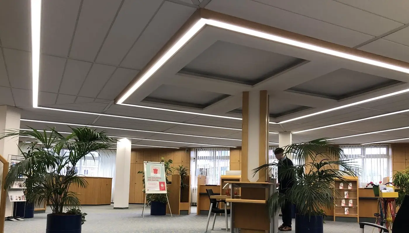 Bürobeleuchtung unter der Decke
